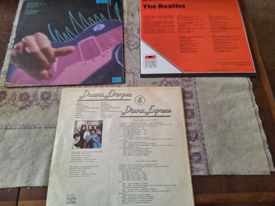 5 броя различни плочи