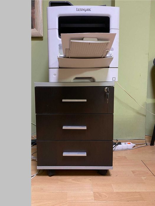 продавам пълно офис оборудване с детайли в описанието