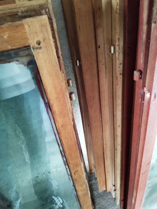 Vand uși și ferestre lemn masiv stejar uscat de peste 10 ani, stare b