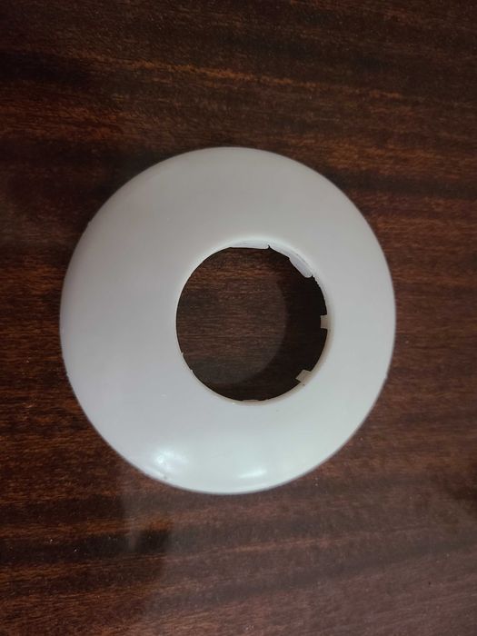 Розетка за сифон/тръби 75мм (за тръби до 31мм) розетка за стена