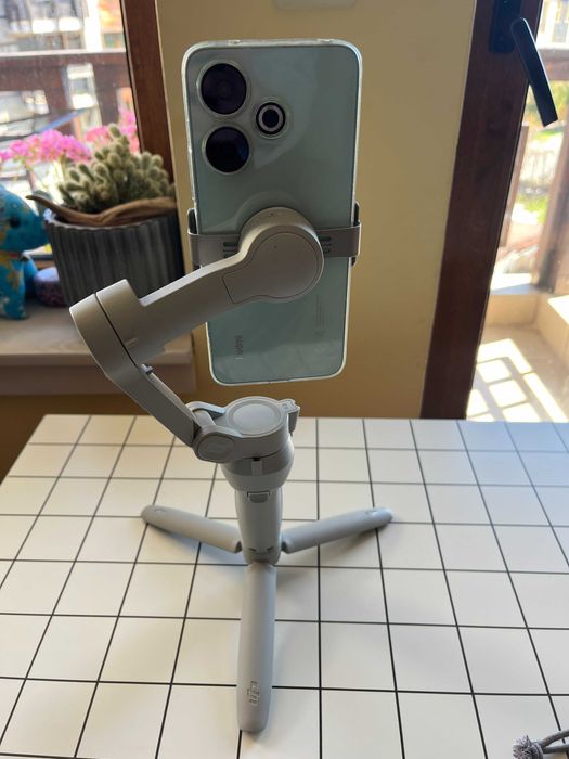 DJI Osmo Mobile 4 / OM4 - Гимбал/Стабилизатор за Смартфон | Като Нов