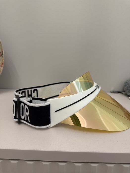 Козырек от Кристиан Диор