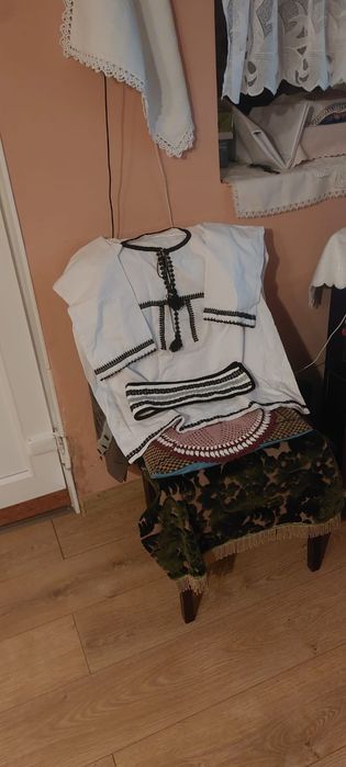 Vând costume populare femei