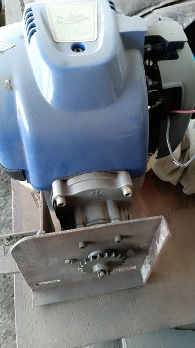 Триммер 4 тактный без редуктором