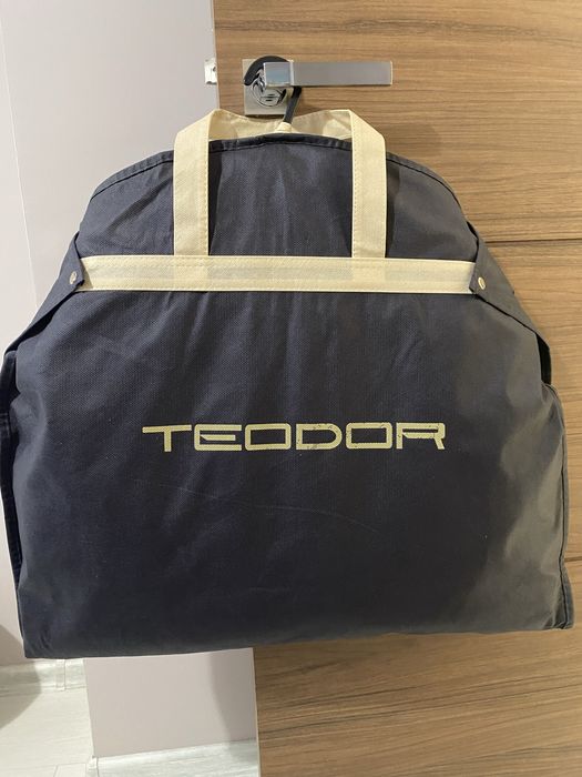 Мъжки костюм TEODOR номер 52 и риза PIERLUCCI M