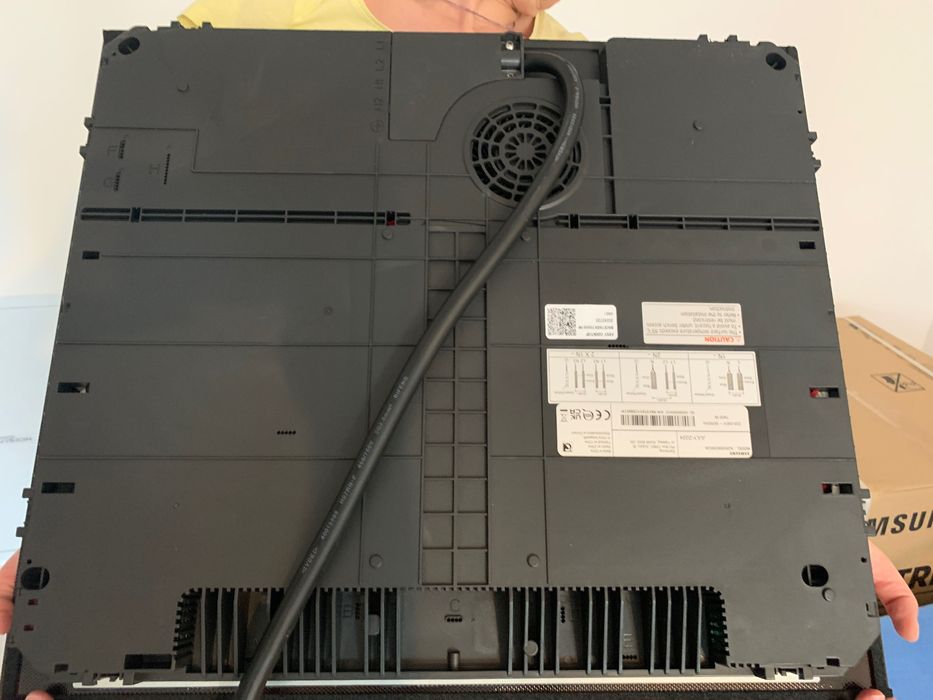 Vând plită inducție Samsung nz64b6056gk/u2