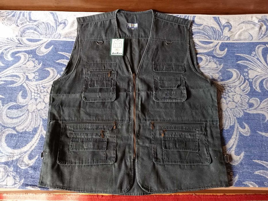 Продам мужские жилеты