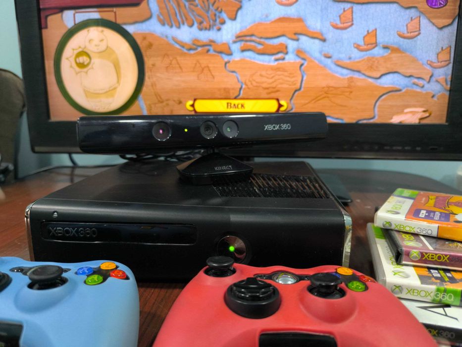 XBox 360S Model 1439 б/у. Все отлично работает!