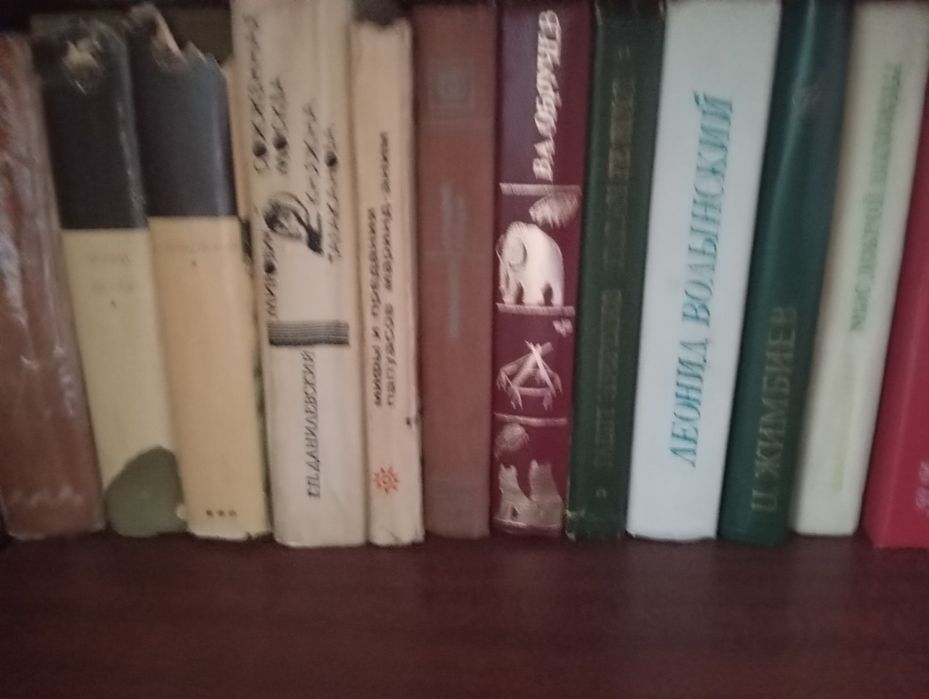 Продам художественные книги