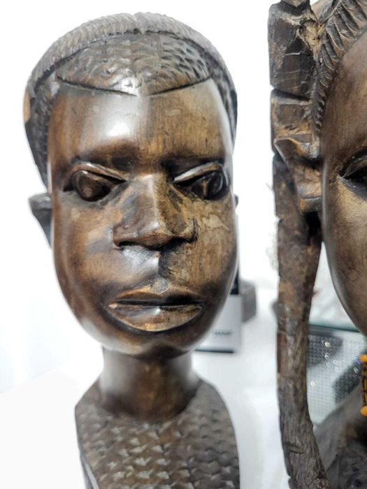 Busturi africane sculptate manual, statueta africana, arta africana