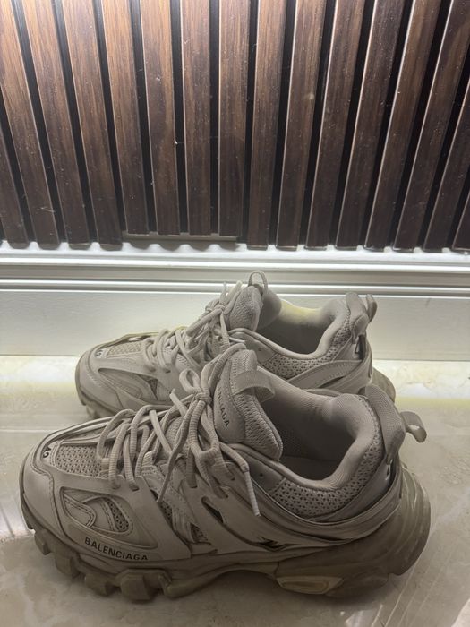 Balenciaga track 1