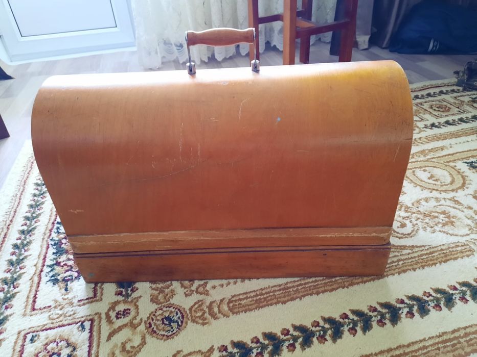 Продаю швейную машину