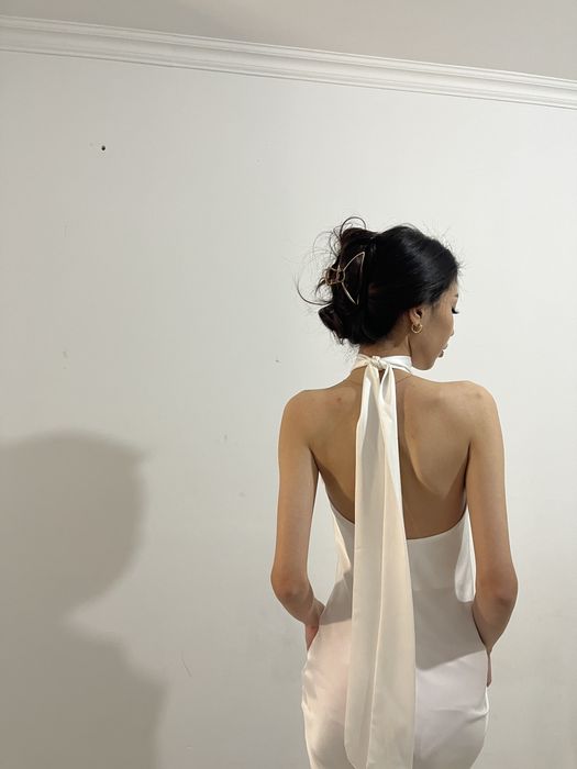 Длинное платье с открытой спиной