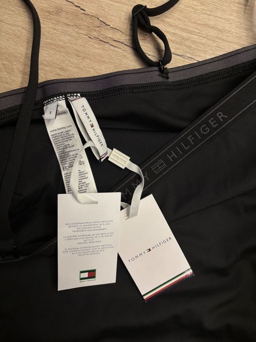 Нов бански Tommy Hilfiger