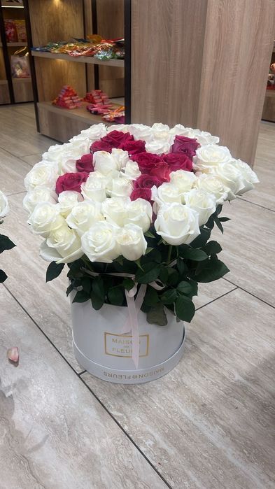 Цветы,буквы инициалы ,51 роза