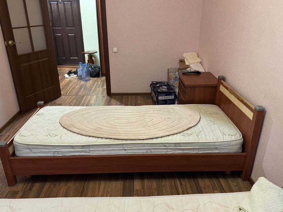 Кровать односпалка с матрасом