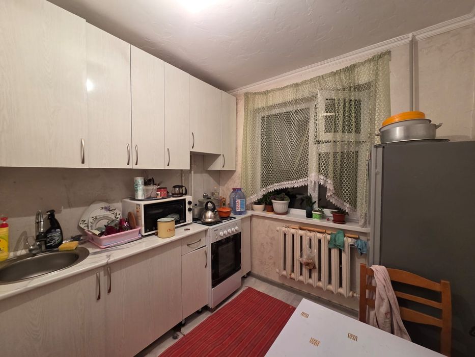 2-комн., 1 мкр., 4 этаж (не угол)