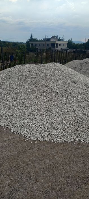 Продавам филц-пясък ,Скална маса трошено и всички инертни материали н