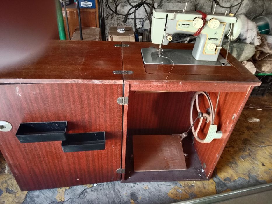 Продам швейную машинку