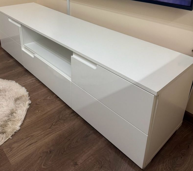 Телевизионен шкаф