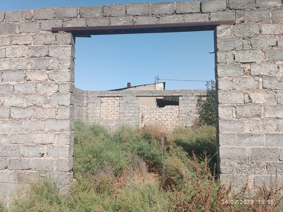 Тайлок туман Богизогон марказида битказилмаган бино сотилади