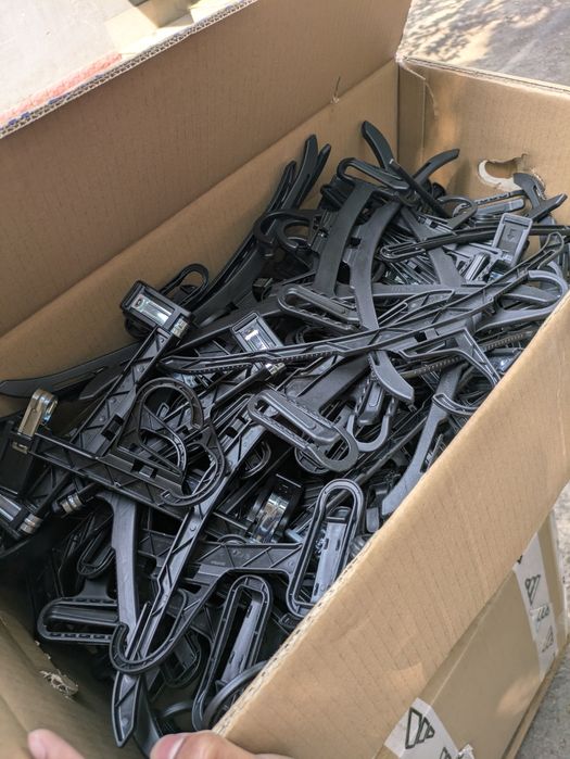 Пластиковые вешалки