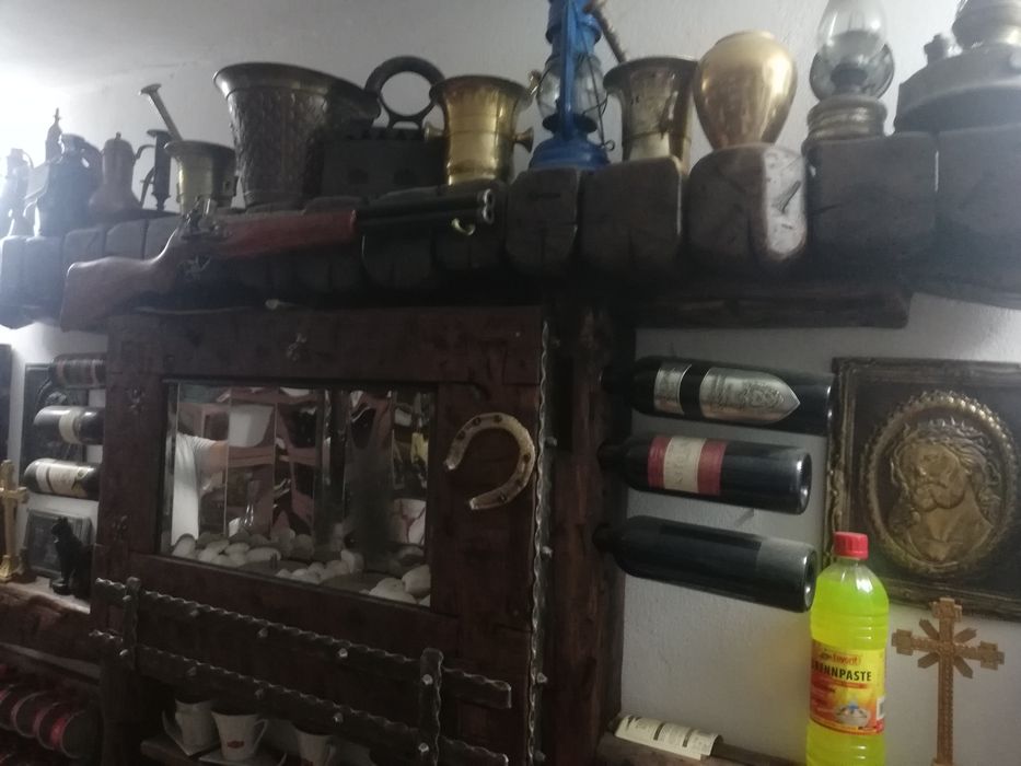 Șemineu pentru interior și vinoteca