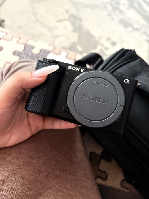 Продам Sony ZV-E10