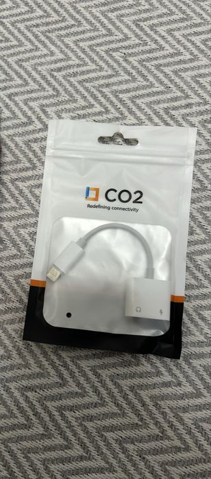 Adaptor Lightning 2 in 1 AUX + Incarcare NOU