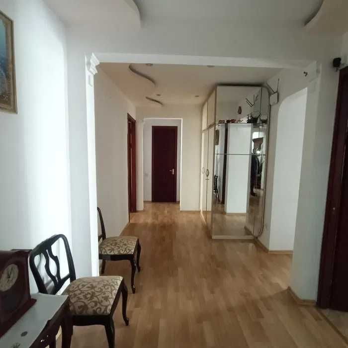 Продаётся Квартира 4 комнатная