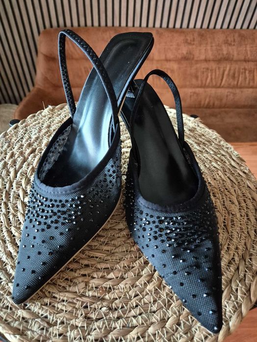 Елегантна дамска обувка