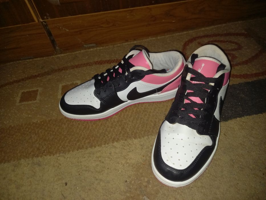 Кроссовки Nike AIR JORDAN.