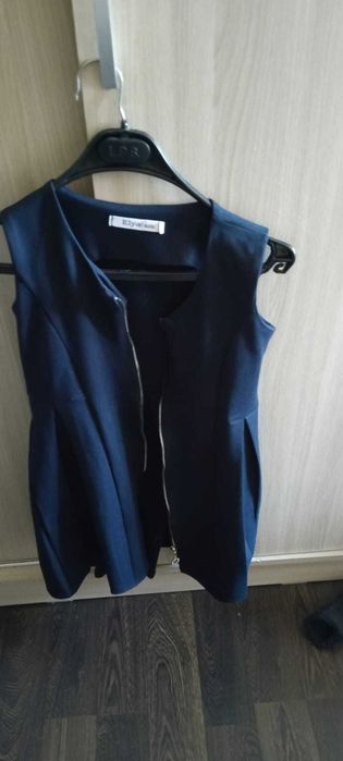Продам школьные одежды для девочки