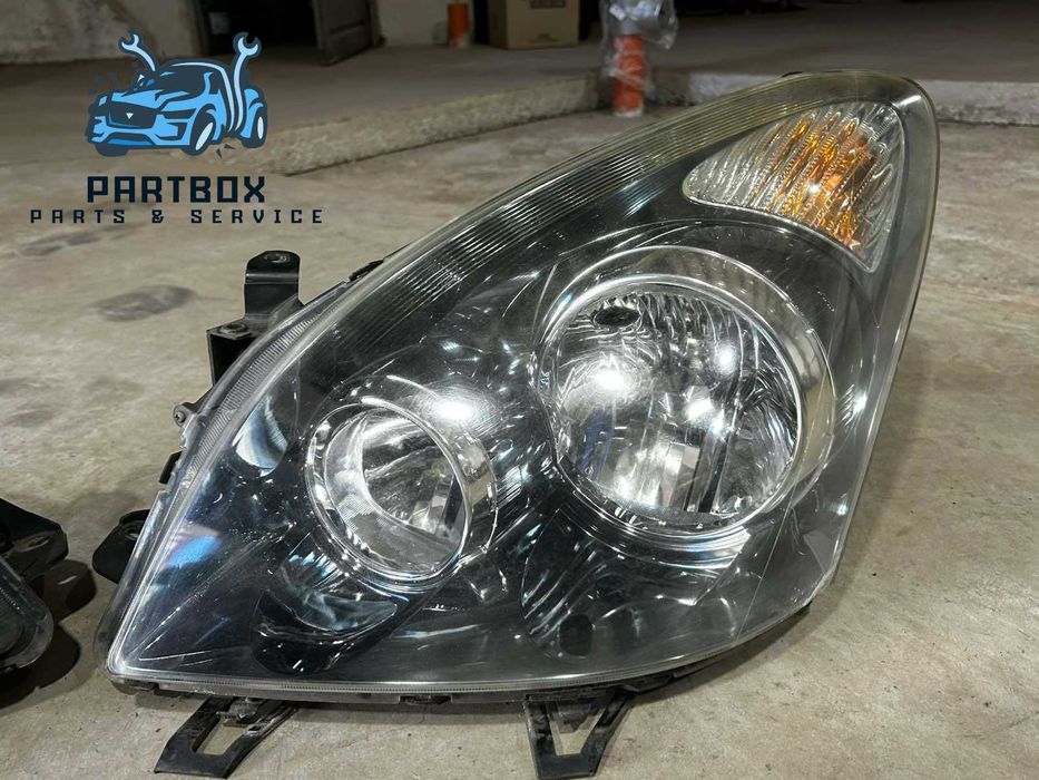 Десен фар за Toyota Corolla Verso 2008 facelift