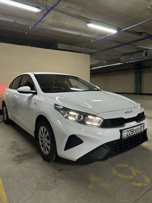 Бампер черная накладка Kia Cerato