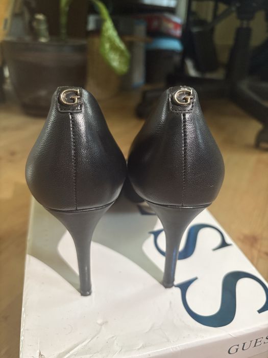 Guess естествена кожа