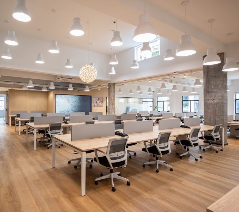 Офисная мебель.  Столы шкафы тумбы кресло