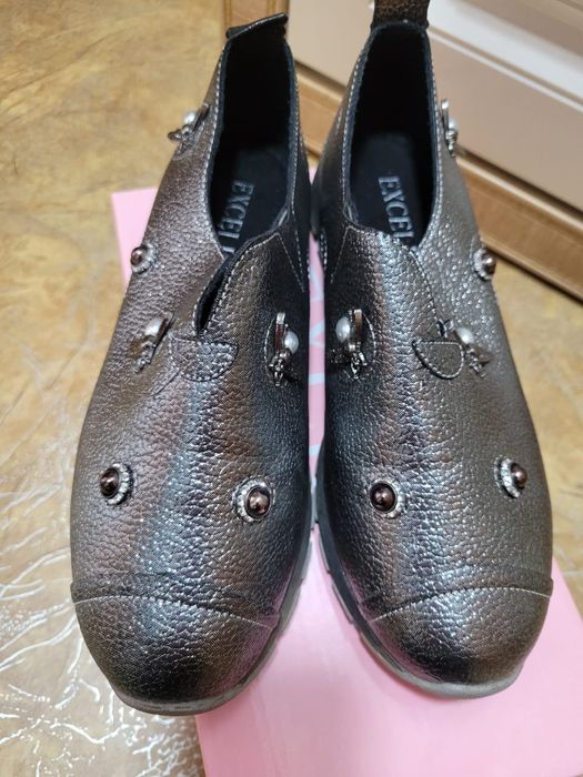 Продам женские макасины/ботинки