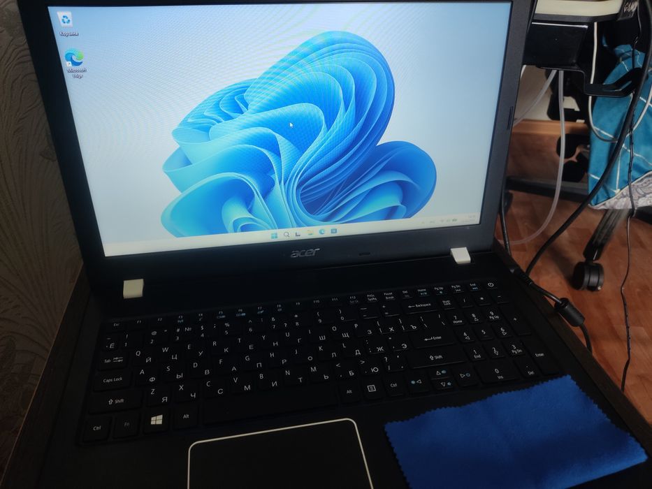Aser aspire E-5 Core i3 -7020/ gtx 940mx