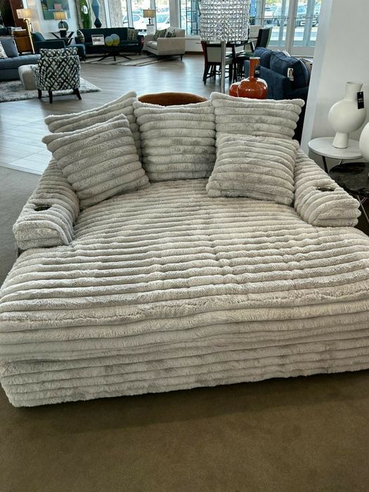 Бескаркасный диван на заказ