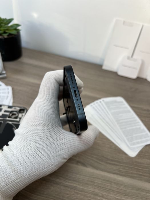 iPhone 14, на части - корпус, дисплей, батерия, камера и др.