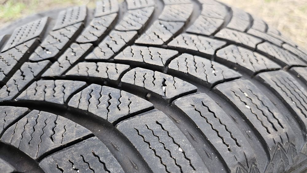 2бр гуми 205 60 16 дот 23 семперит semperit