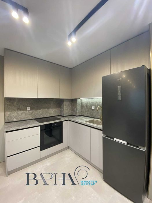 Дава се под наем Тристаен апартамент в Варна, Бриз - 107 кв.м за 1438 € - Снимка #3