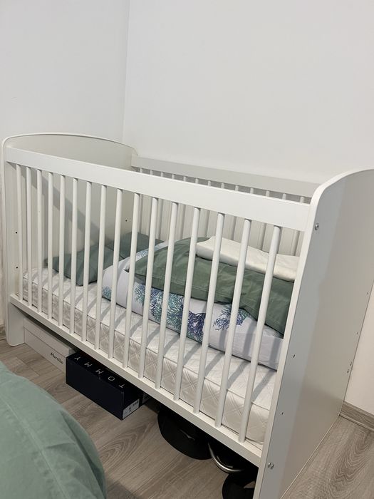 Pătuț bebeluși din lemn alb, design modern + Saltea inclusă
