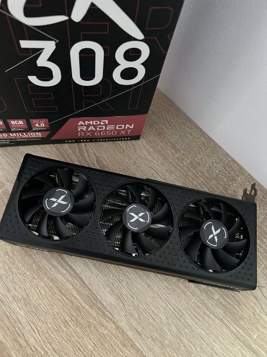 Placa video AMD RX 6650 XT 8GB, x3 fans