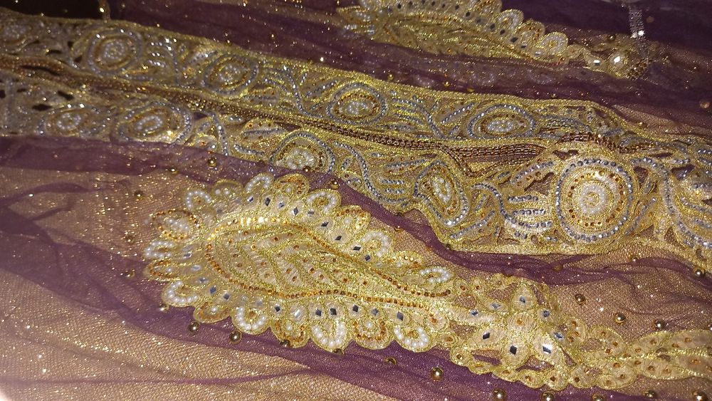 Milliy kiyim sotiladi