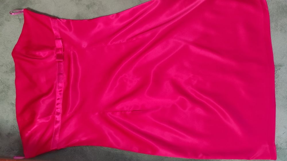 Розова рокля без ръкави