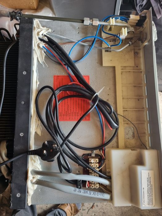 Frigider și congelator 220v,12v și gaz