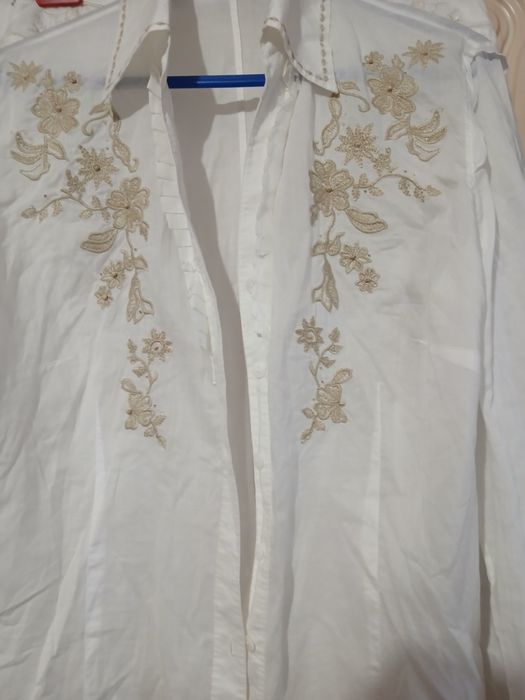 Costumat din în și bumbac cu broderie aurie