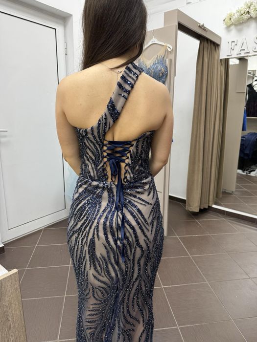 Елегантна дизайнерска рокля